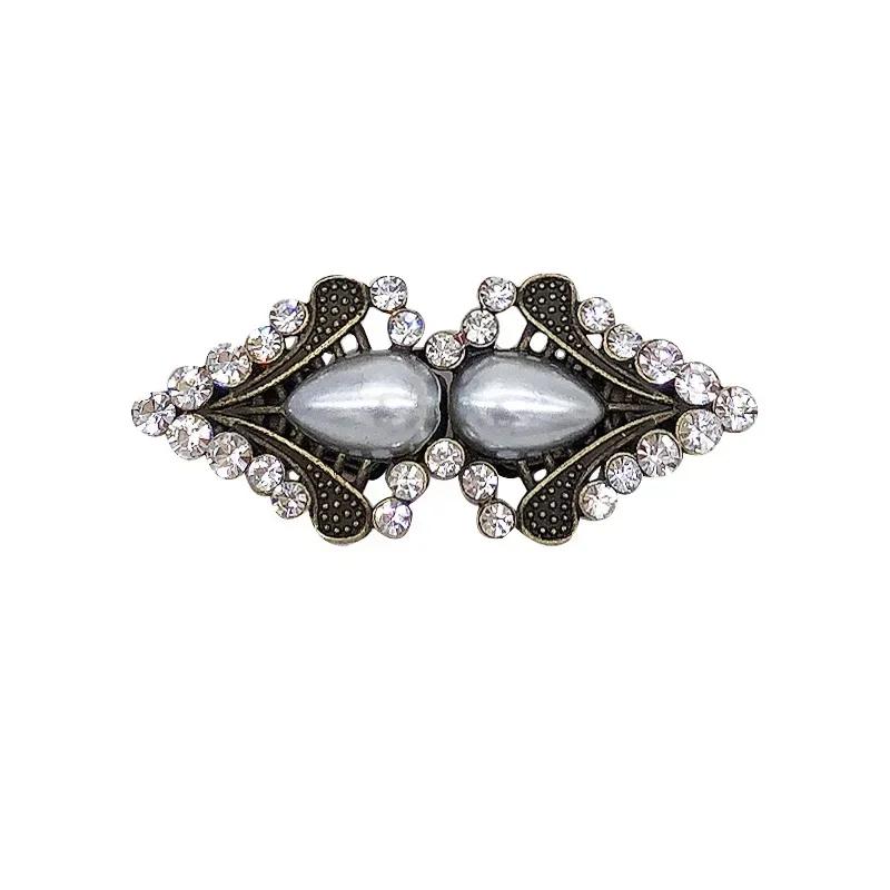 

1 Pair Shiny Alloy Cardigan Collar Clips Holder Women Decor Crystal Cape Cloak Clasps Fasteners Buckle Brooch Clip