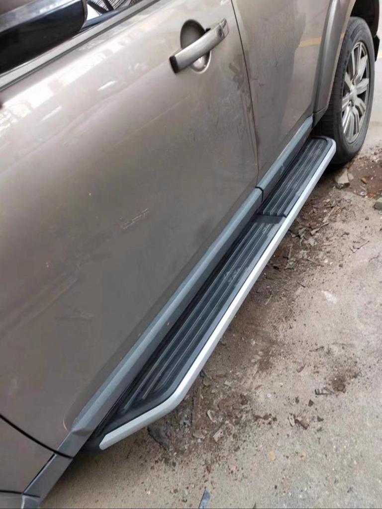 Land Rover Discovery 3/4 Running Boards: Fits 2005-2016 Models, Original Style Side Steps