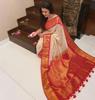 Vakker Golden Jari med ny design Soft Lichi Silk Saree