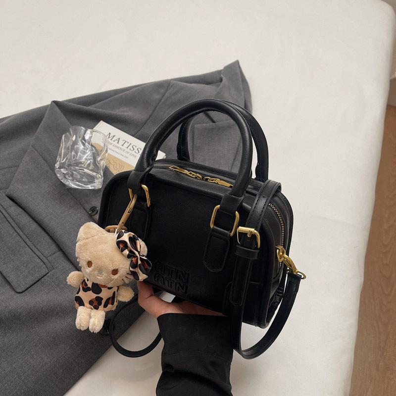 Retro Bag Women's Autumn and Winter 2025 New Fashion Shoulder Messenger Bag Women's Casual Portable Commuter Pillow Bag