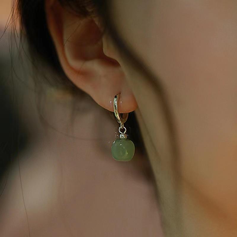 Sweet and cool girl~ Light luxury high-end butterfly earrings New year's trendy cold wind sweet stud earrings and ear jewelry