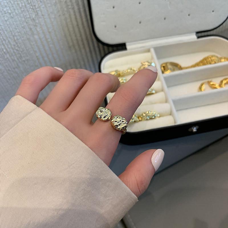 

Вдохновленное корейским изысканным нерегулярным дизайном кольцо, идеально подходящее для модных женщин J1954