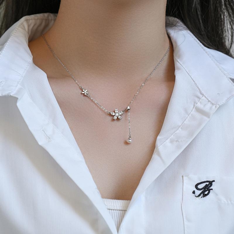 Floral Tassel Necklace, Sweet and Versatile, with A Girlish and Luxurious Feel, and A Niche Design for The Collarbone Chain