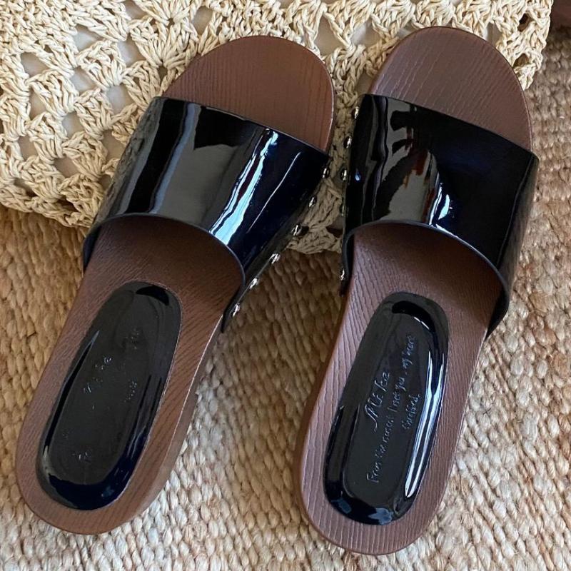 Fashion Rivets Pointed Toe Platform Sandal Patent Leather Square Heel Open Toe Slide Sandals Simple Comfortable Non-slip Beach Shoes