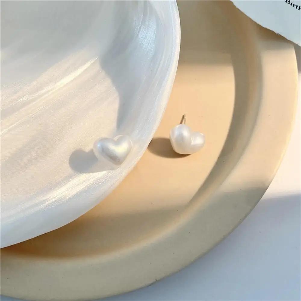 Heart Pearl Earrings for Women Jewelry Making Cute Romantic Earrings Elegant Fashion Minimalist Style Stud Earrings for Women