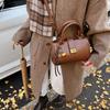 Retro texture fashionable portable small square bag women's autumn and winter new niche versatile shoulder messenger bag