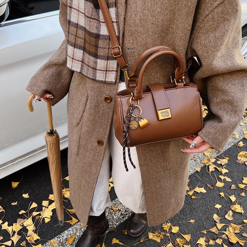 Retro texture fashionable portable small square bag women's autumn and winter new niche versatile shoulder messenger bag