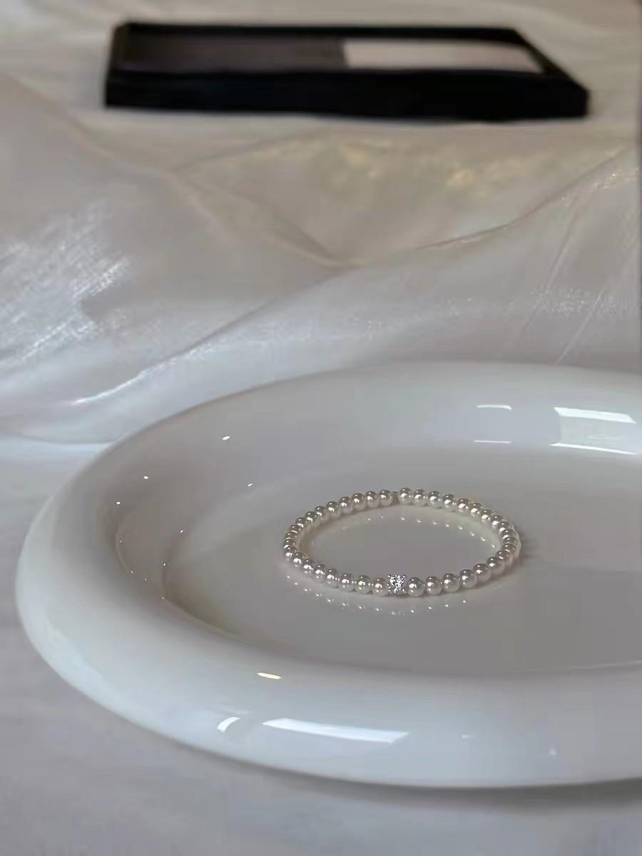 

Elegant Geometric Pearl Bracelet With Dazzling Zircon For Womens Unique Style White Pearl Bracelet