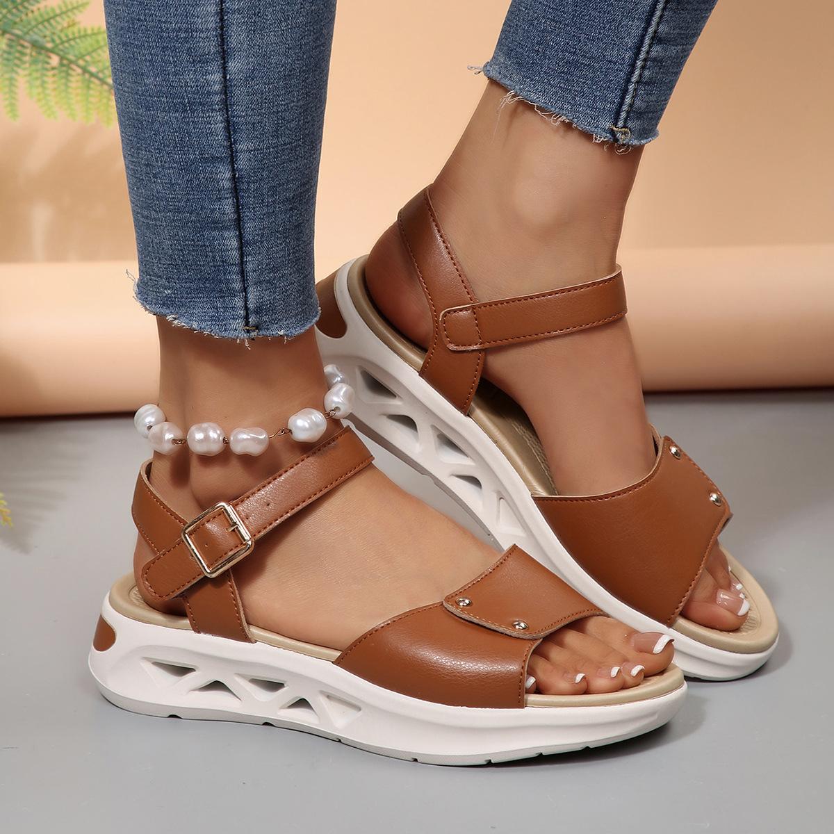 

2025 summer new EVA hollow sole light and comfortable soft sole one-word buckle thick sole fashion sandals foreign trade 43 темно-коричневого