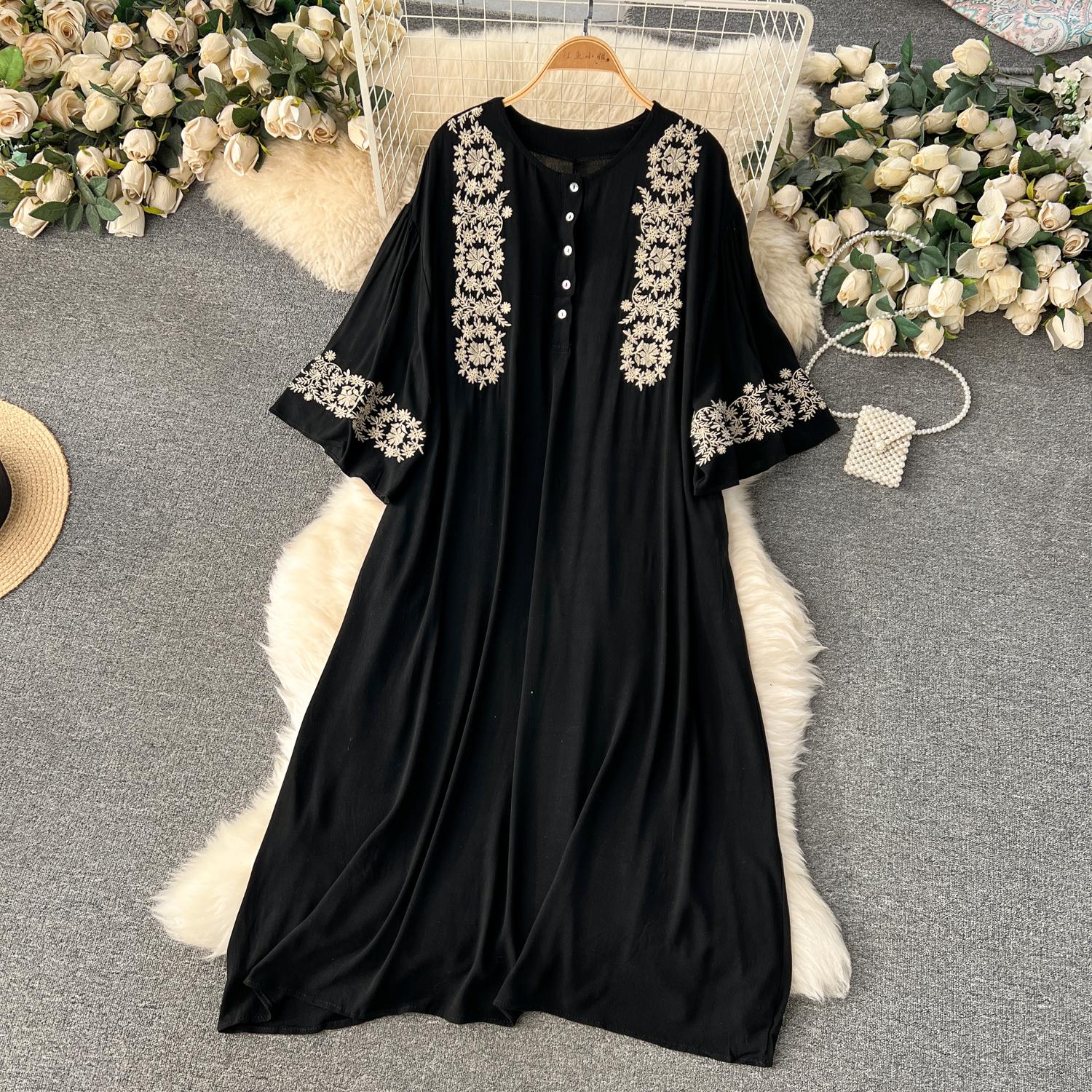 Богемные платья для женщин с круглым вырезом и расклешенными рукавами — фото 13