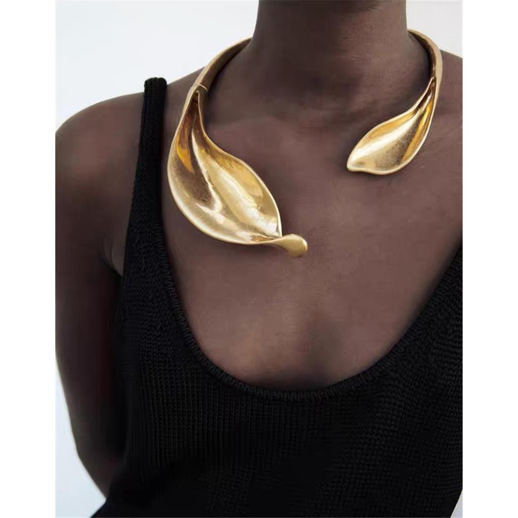 Tooxika Summer New Niche Personalised Gold Leafy Flower Collar Exaggerated Funky High Feeling Open Necklace