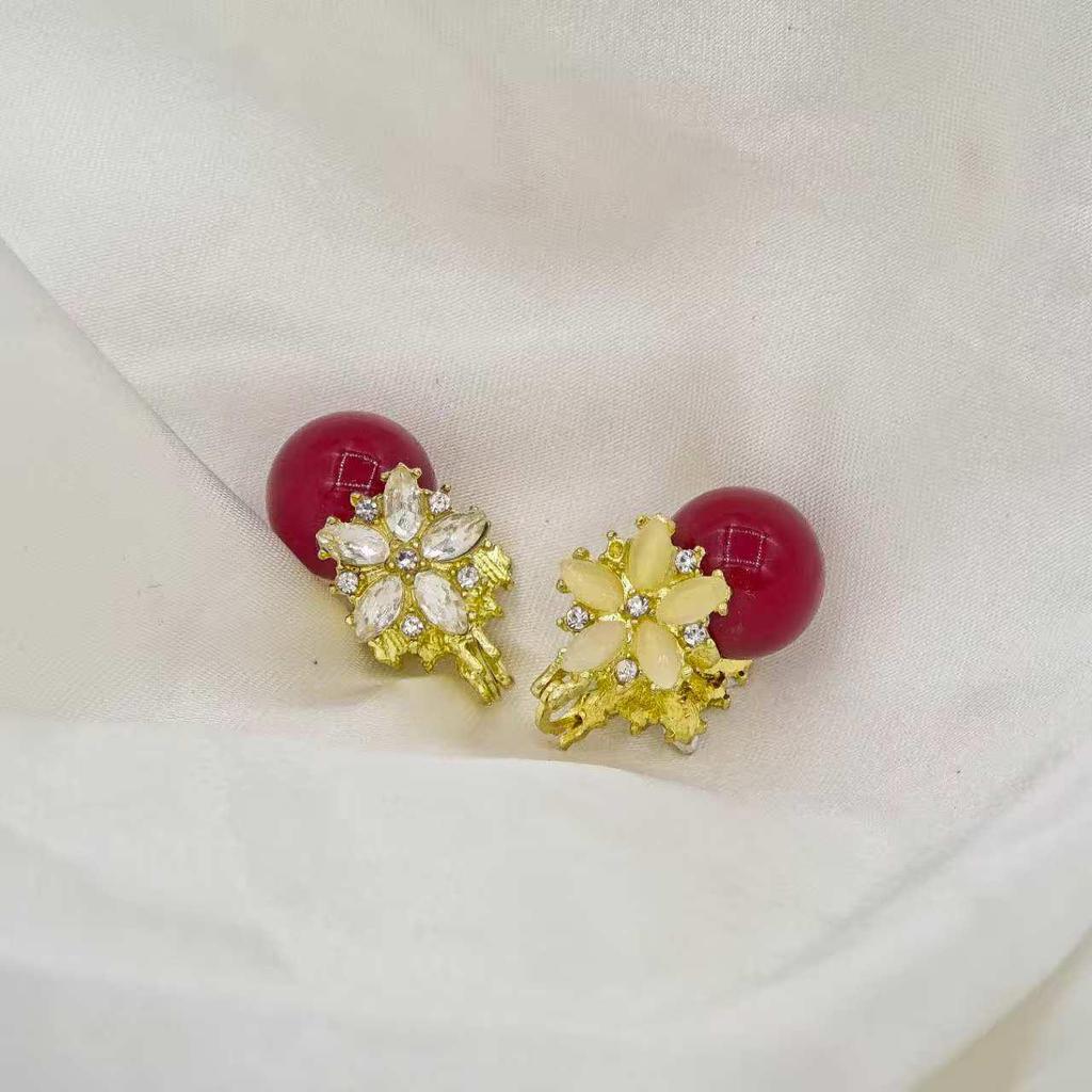 French Vintage Double-Sided Floral Pearl Earrings for Women – Elegant Retro Stud Accessories