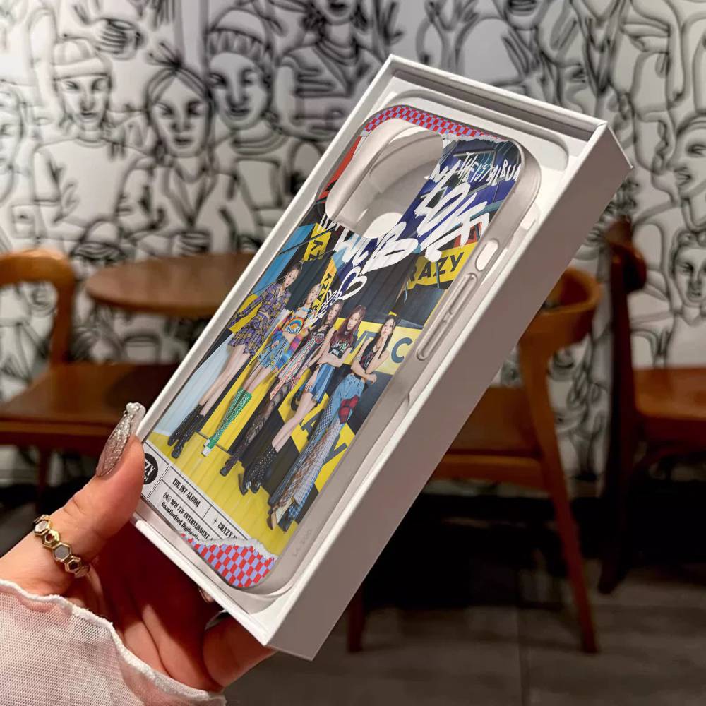 Singer Idol I-ITZY For Phone 17 16 15 14 13 12 11 Pro Max Plus Pro Air Phone Case Corrugated Stripe Back Cover iPhone 14 plus