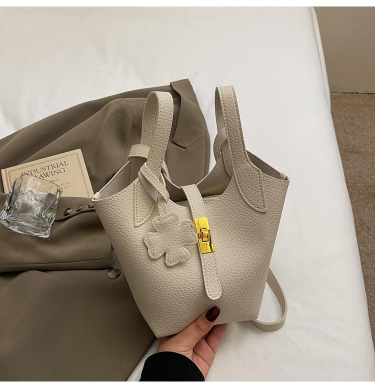 

Передовой sense of foreign style маленькая сумка женская 2025 новая мода универсальная сумка-мессенджер популярная сумочка сумка-ведро