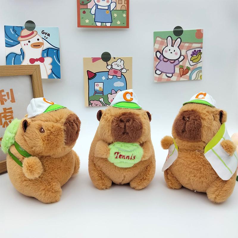 

Мягкая кукла-капибара, имитация игрушки-капибары, сумка, подвески, брелки, шляпа с клубникой и ананасом, пушистая кукла, декор, подарок на день рождения