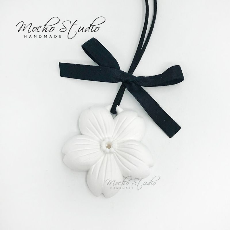 Sakura Petal Car Perfume Pendant Rearview Mirror Ornament Aroma Diffuser Stone Aromatherapy Gypsum Car Decoration Gift Simple Version - White (Free Essential Oil)