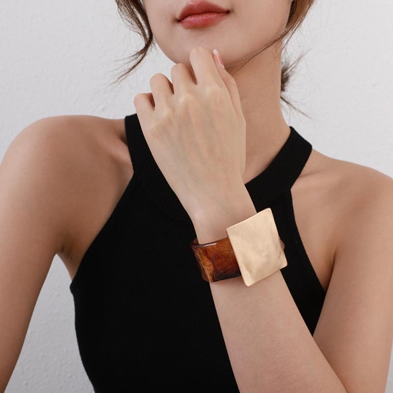Geometric Brushed Square Metal Bracelet Elegant Bangle Adjustable Wristband Accessories for Modern Fashionable Women