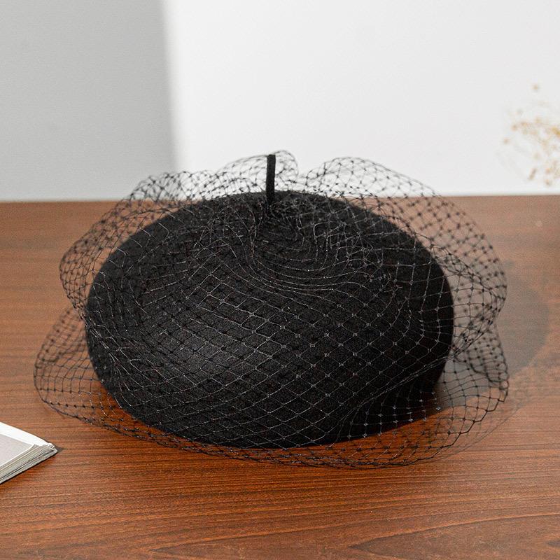 

Lady French Fashion Wool Lace Berets Hat with Net Vintage Elegant Women Tulle Dinner Party Berets Winter Warm Female Painter Cap 56cm чорний