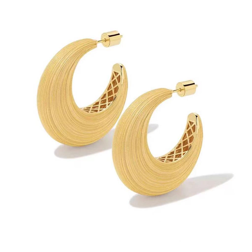 Niche European-American High-End Geometric Retro Stud Earrings with Unique Cold Style Design