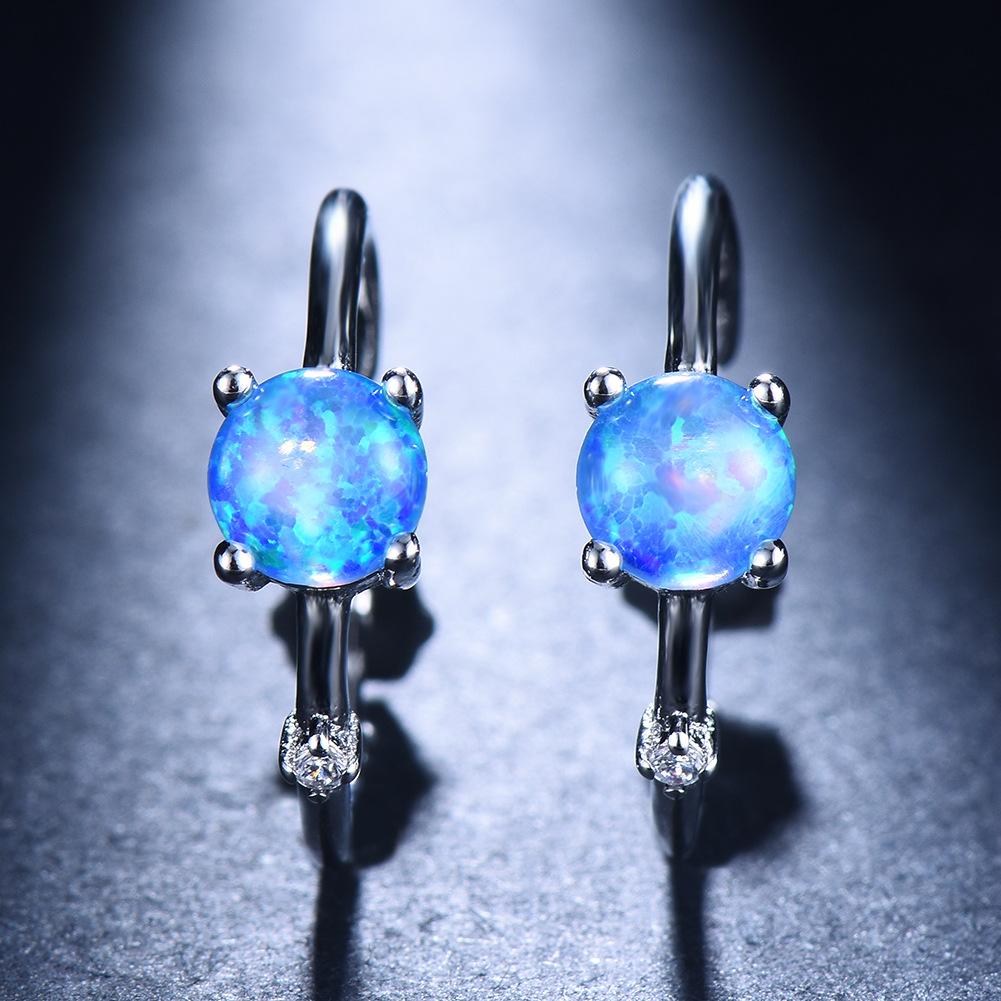 Wykwintne i minimalistyczne półkolczyki dla kobiet