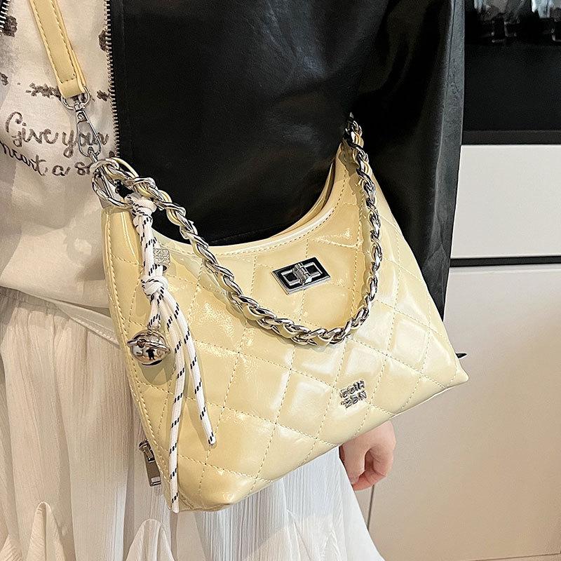 Trend Hot Sale Light Luxury High-end Chain Diamond Underarm Bag Fashionable and Simple Commuter Style Messenger Women's Bag