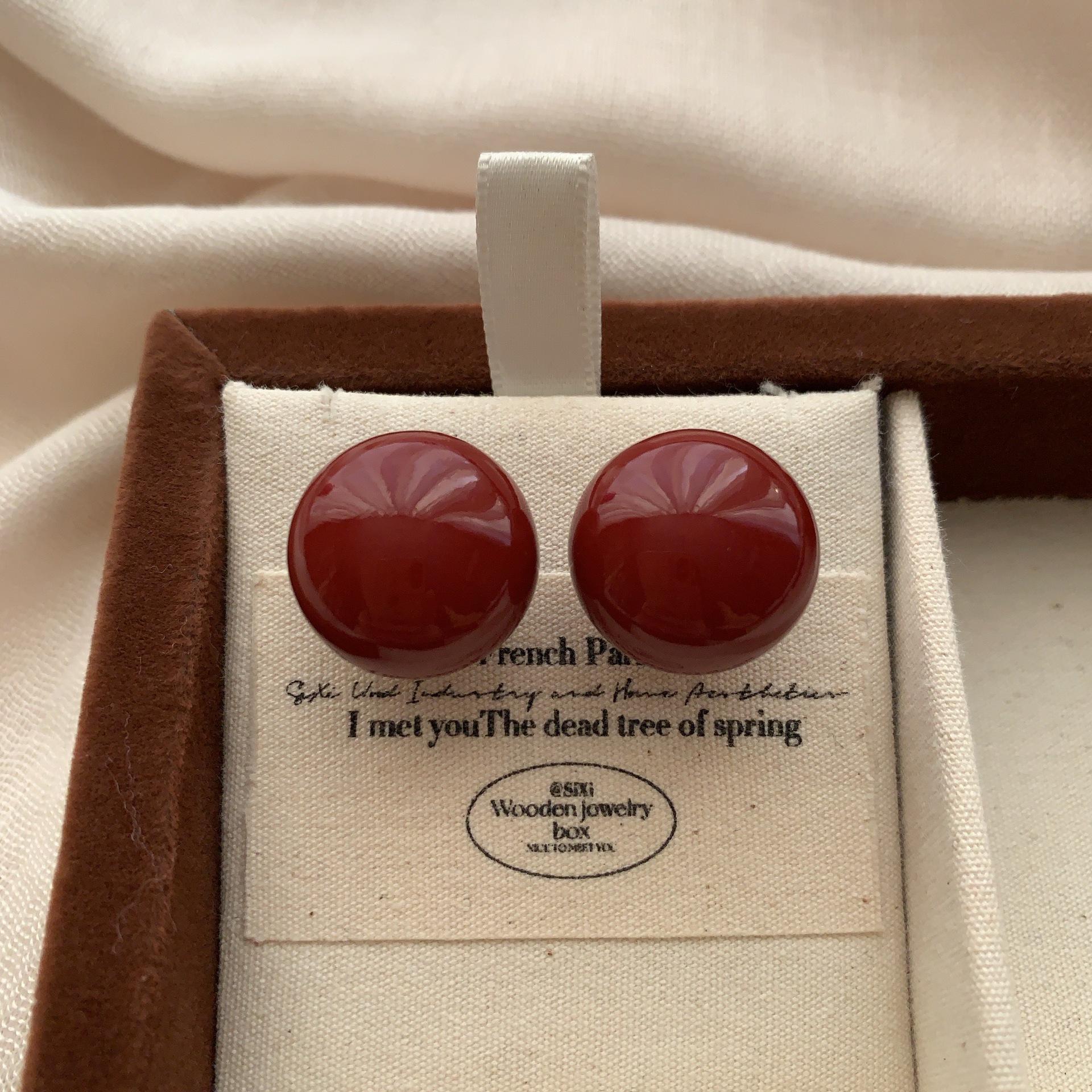 Minimalist red round stud earrings, enamel drop glaze, full of exquisite, versatile stud earrings, light luxury and high-end elegant earrings