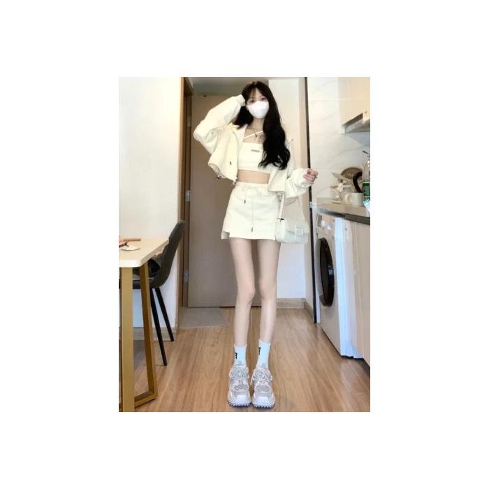 

Шикарный женский комплект-тройка на осень-весну: Сладкий и Острый Свитшот, Юбка и Топ Модный Ансамбль. S