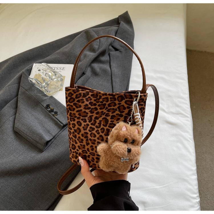 

Ретро модная повседневная сумка-тоут женская 2025 осень и зима новая корейская версия универсальная большая вместимость для работы на плечо сумка-мессенджер