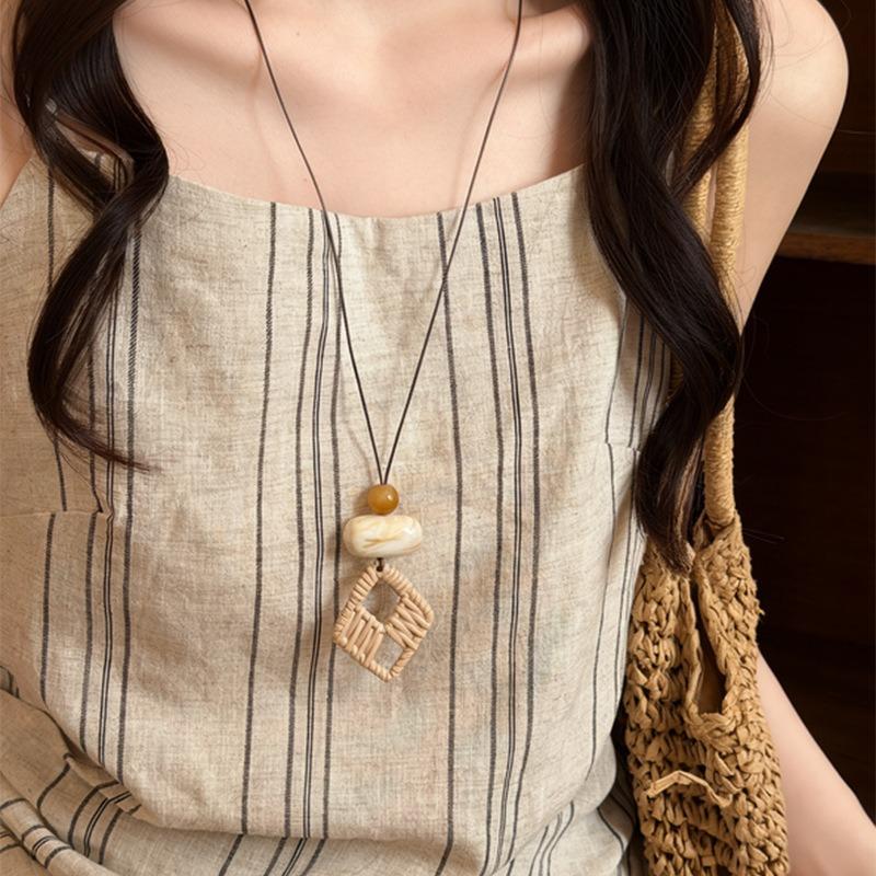 Retro new Chinese ethnic style woven long necklace women's high-end bohemian matching clothes old money accessories