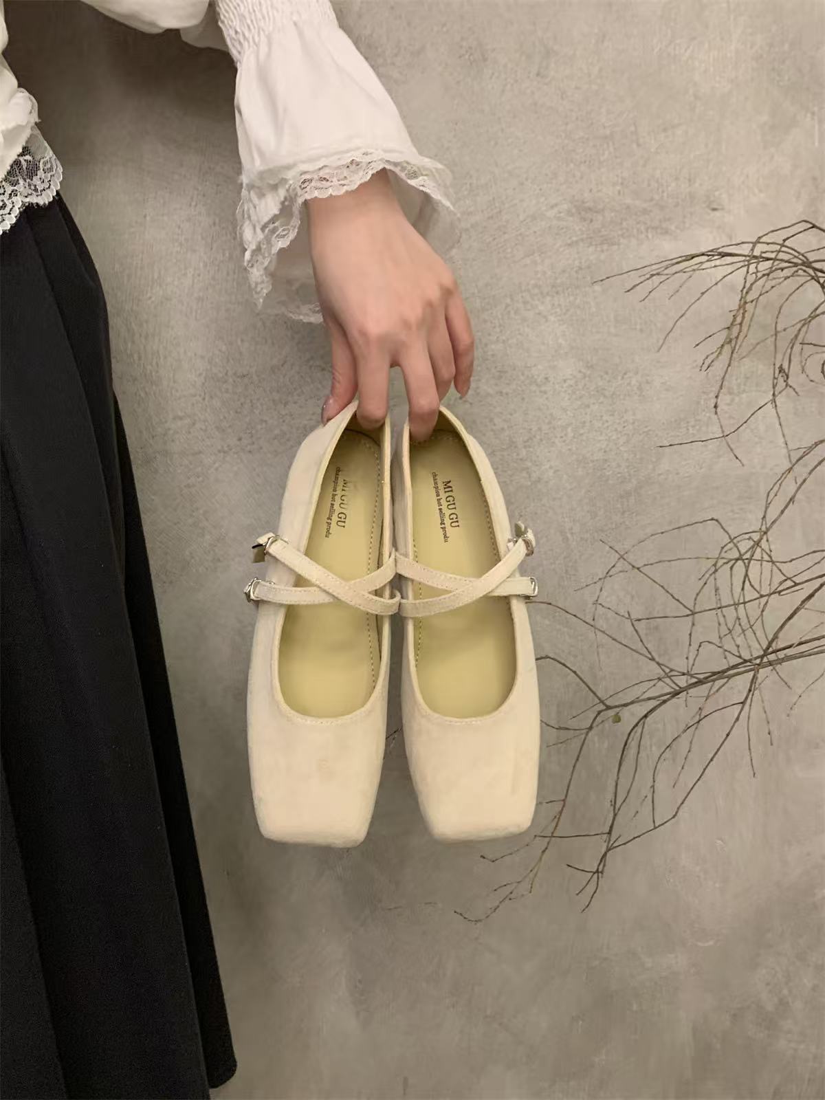 

New fragrant women s Doudou shoes, Xiaozhen shallow mouth retro shoes 25 years of fashion versatile single shoes, gentle Mary small leather shoes 35 бежевый