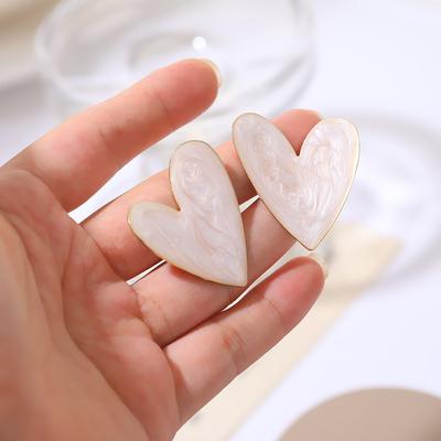 Niche Design, Fashionable Small Fresh Dripping Oil Irregular Love Simple Earrings Peach Heart Stud Earrings Jewelry
