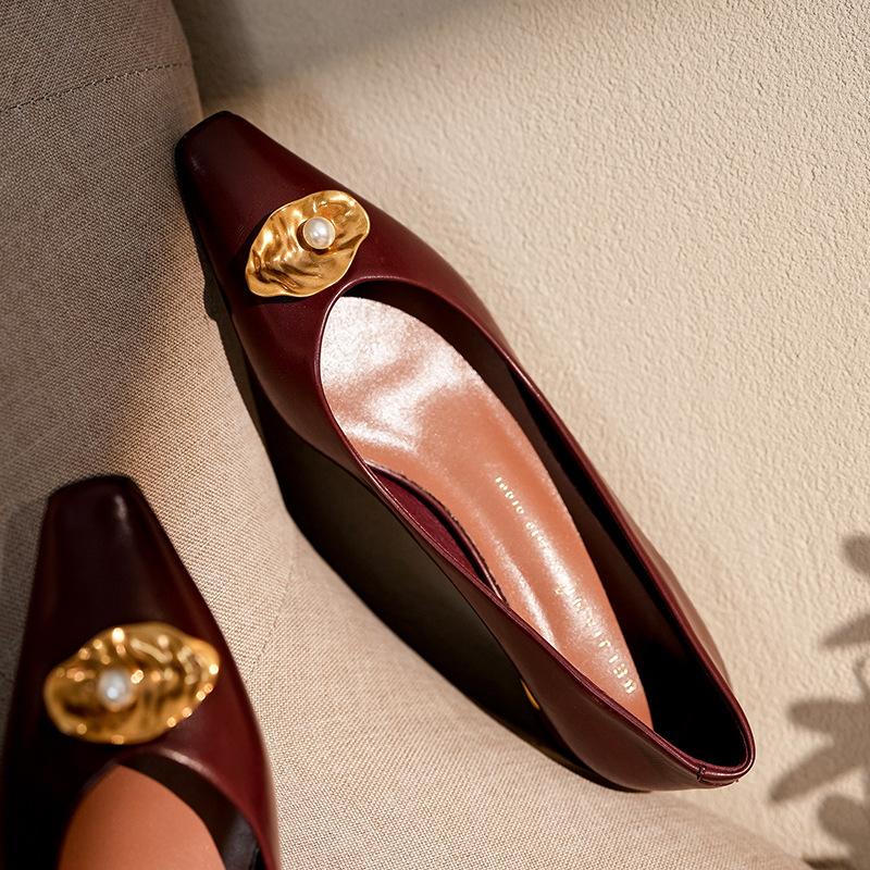 

Sheepskin retro shell pearl temperament single shoes women s square head thick heel low heel flat shoes spring and autumn 40 бордовий