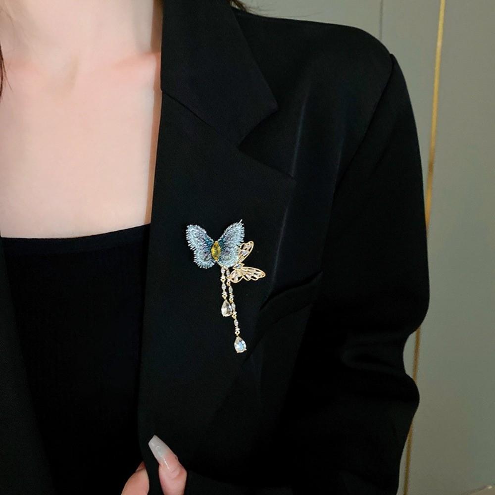 Vintage Butterfly Tassel Brooch Metal Banquet Clothes Metal Pin Zircon Luxury Badge Pin Girls