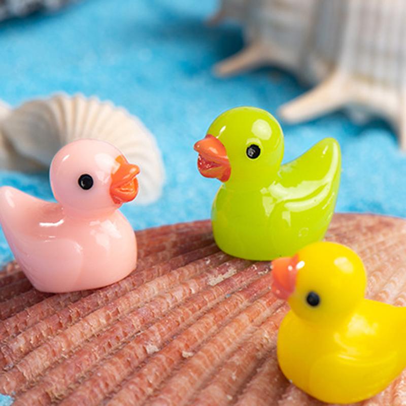 30pcs Mini Resin Colorful Duck Ornament Miniature Figures Tiny Duck Handicraft Micro Landscape Dollhouse Decoration