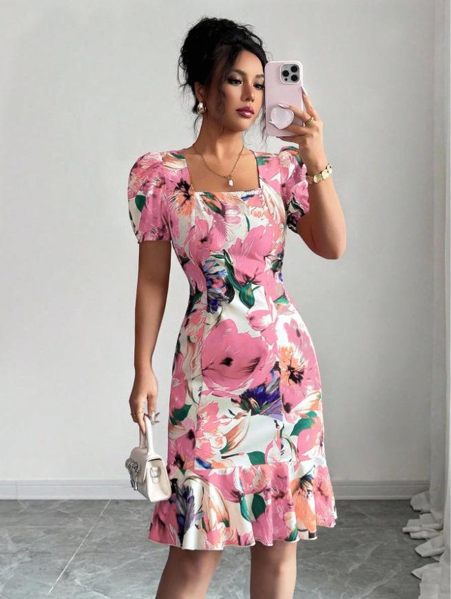 

2026 Euro-American Retro Floral Square Neck Puff Sleeve Dress with Cinched Waist and Ruffles 2XL розовый
