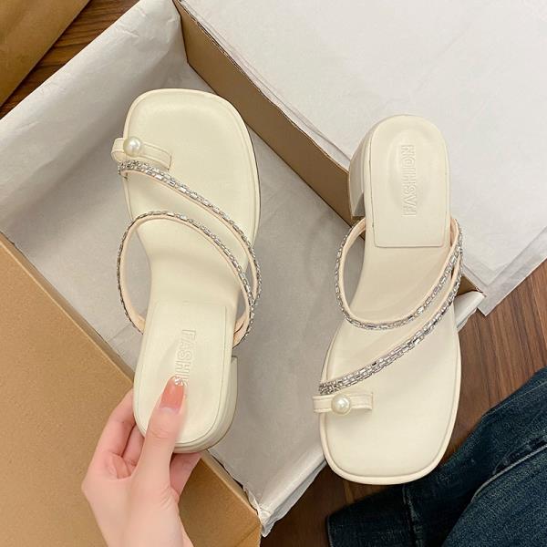 

Модная обувь Женские тапочки Уличные блестящие шлепанцы Стринги с бусинами Pantofle Резиновые шлепанцы Квадратный каблук Желейные Серебристые 2025 Гавайские 35