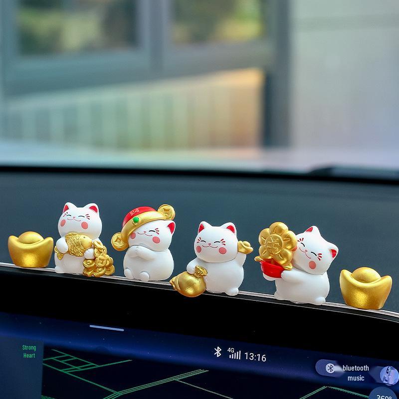 Niedliche Mini-Winkekatze als Dekorationsstück für Schreibtisch oder Auto