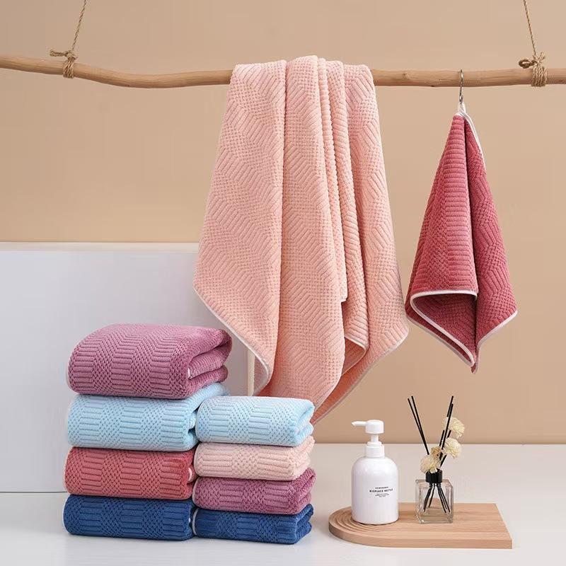 1pc Striped Coral Velvet Hand Bath Towel, Soft Quick Drying Towel, Absorbent Hand Towel For Bathroom