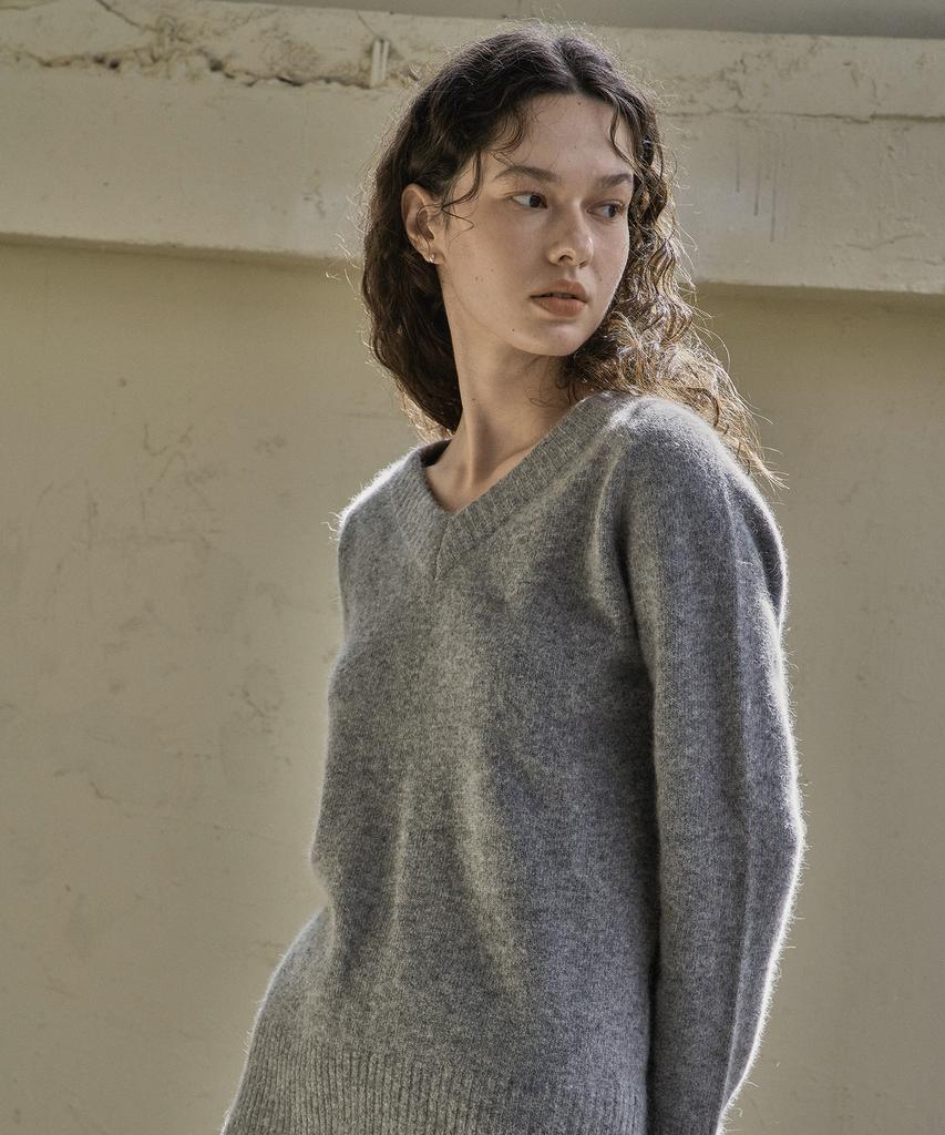 Kkeulle Wool V-Neck Knit_Gray