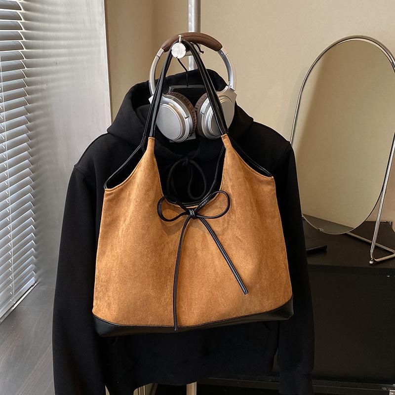 Autumn and Winter New Commuting Large-capacity Tote Bag 2025 Women's Casual Simple and Versatile Ins Shoulder Bag