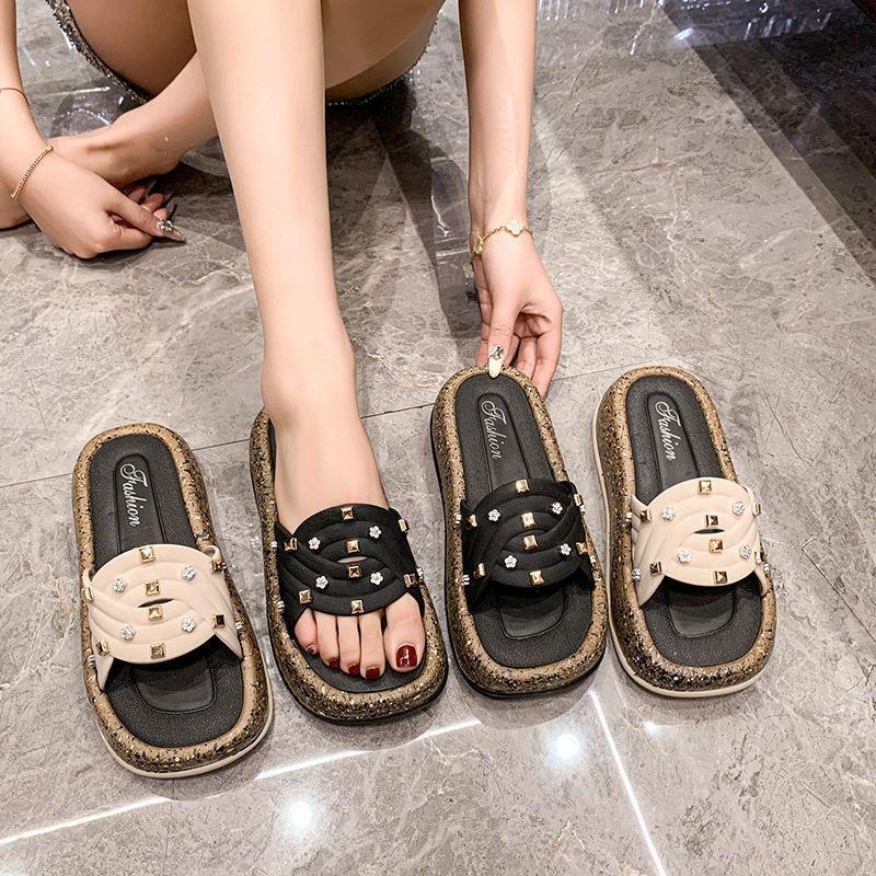 Ultra-light and ultra-soft ins trendy shoes, high-value slippers, women's Korean version of non-slip beach wear 2025 new fashion chair