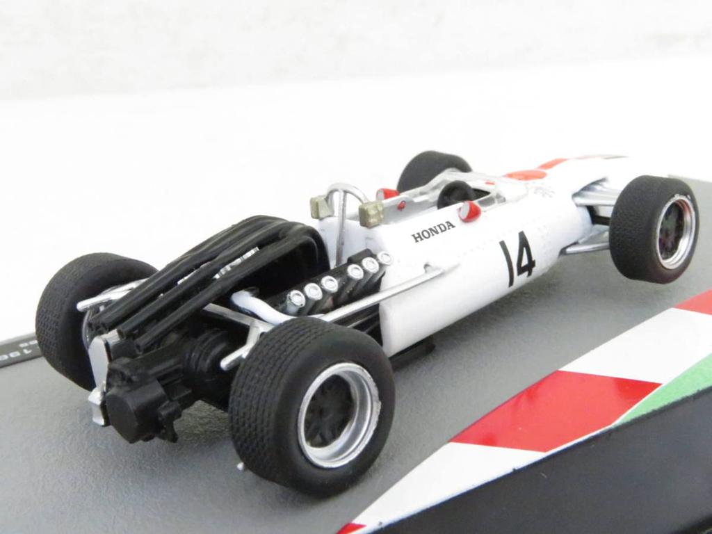 F1 Miniature Car 1/43 Honda RA300 John Surtees 1967 No.14