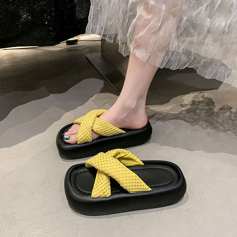 Super fire rhinestone muffin with skirt one word cool slippers women's summer wear 2025 new Internet celebrity fashion platform slippers