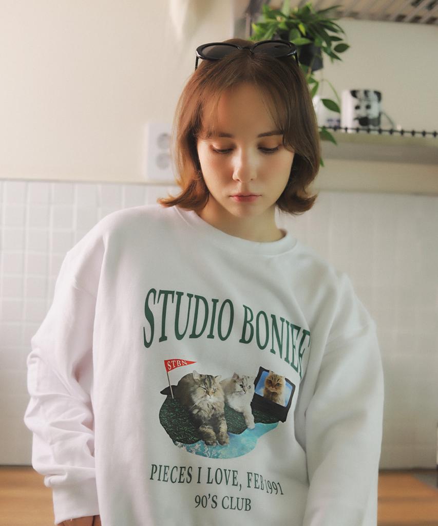 BONIEE [Fleece Lined] Persian Chinchilla Cat Collage Cat Logo Graphic Oversized Sweatshirt White