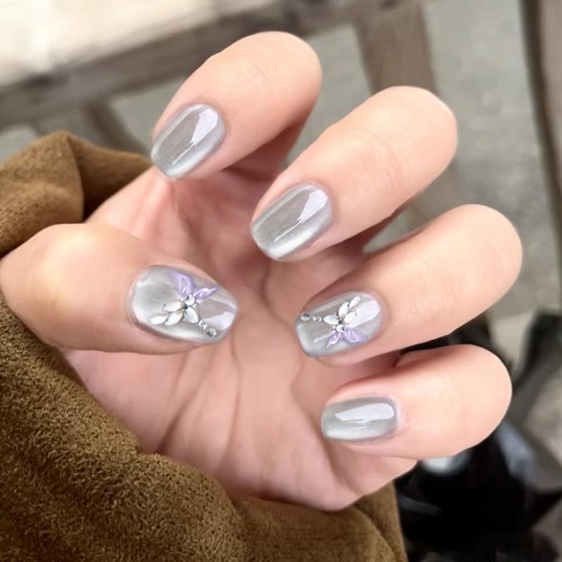 

Ice Grey Crystal Cat Eye 3D Butterfly Nail Art - High-End Fashion False Nails