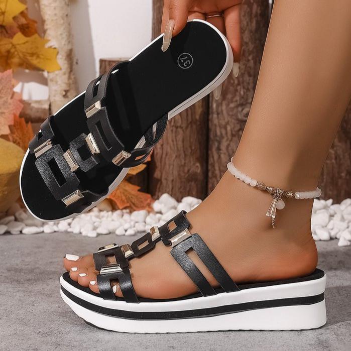 Μεταλλικά Διακοσμημένα Σανδάλια για το Καλοκαίρι, Νέα Παπούτσια Παραλίας με Ανοιχτά Δάχτυλα και Χοντρή Σόλα για Γυναίκες