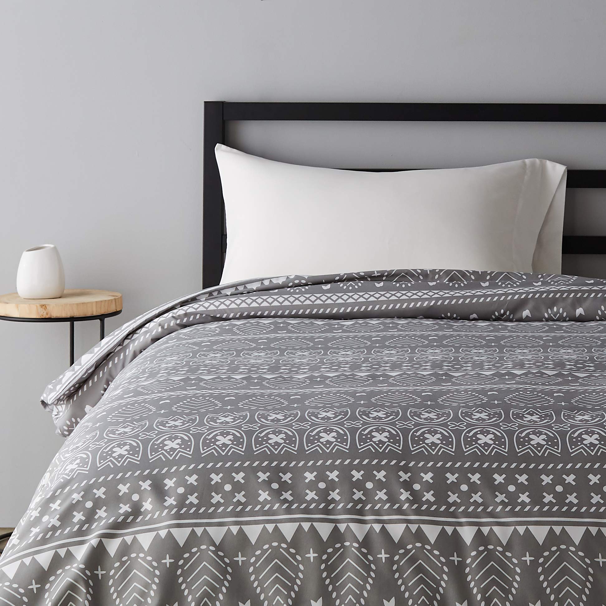 

Amazon Basics Patterned Grey Paisley Duvet Cover, Single, L 210 x W 150 cm