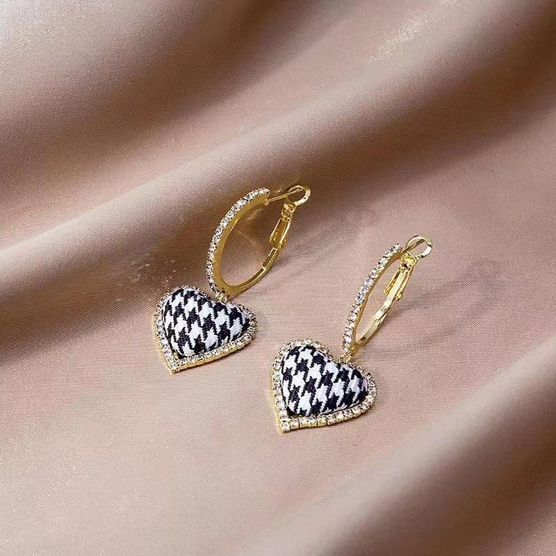 New Heart-Shaped Houndstooth Earrings For Girls Trendy Super Fairy Earrings