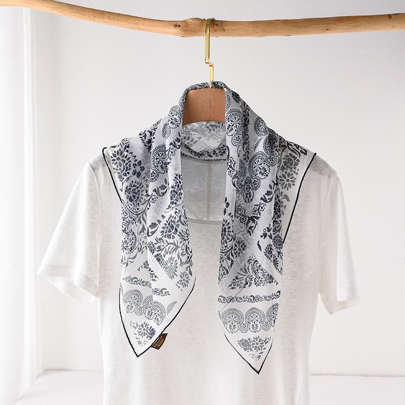 Spring and summer new silk scarves women s light luxury high-end silk silk scarves versatile mulberry silk silk scarves square scarves scarves 67cm*67cm