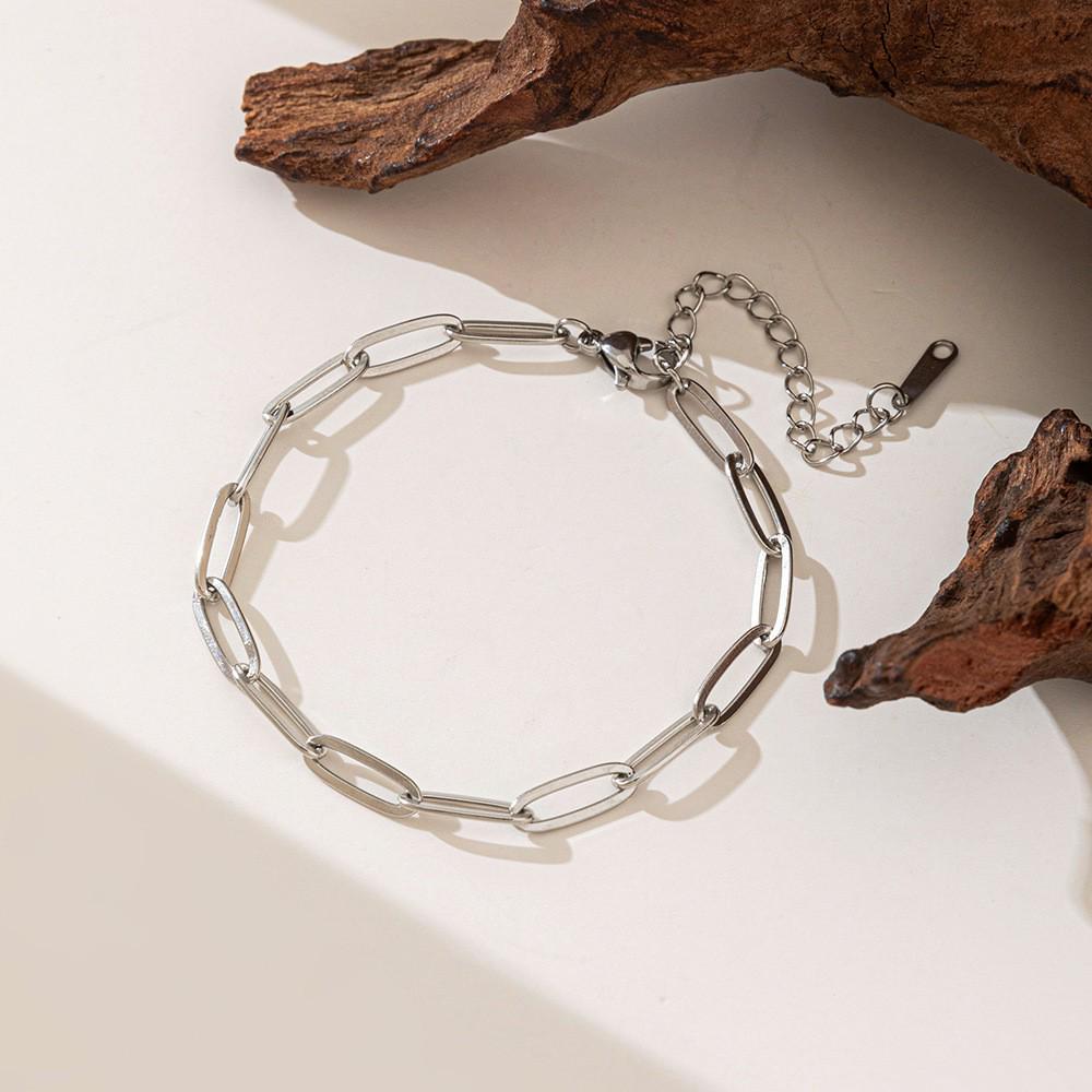 Moda Europeo-Americana Collana a Strati con Catena Piatta a Maglia Serpente a Tre Strati per Donna - Catena Clavicola con Croce in Metallo
